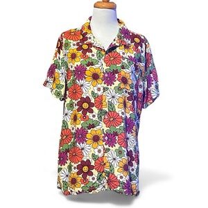 Massive Daisy retro button shirt size M.
 60’s, hippie, colorful, happy,floral